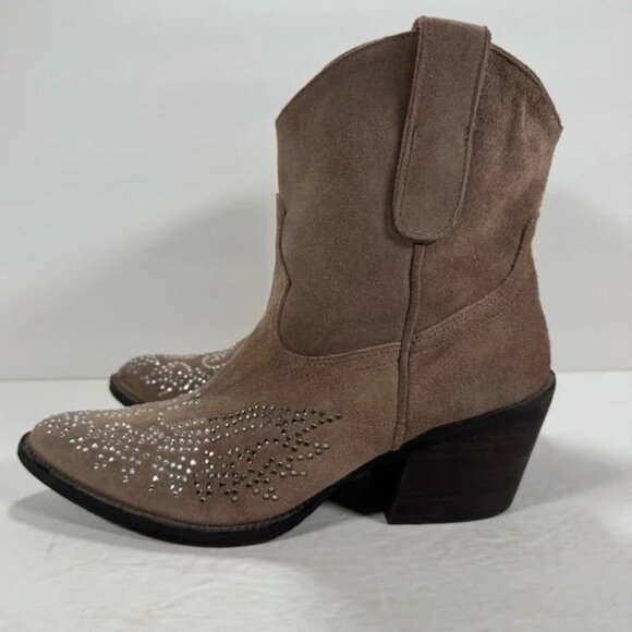 Reba Tan Suede Studded Western Cowboy Ankle Boots Size 8 - Picture 2 of 5